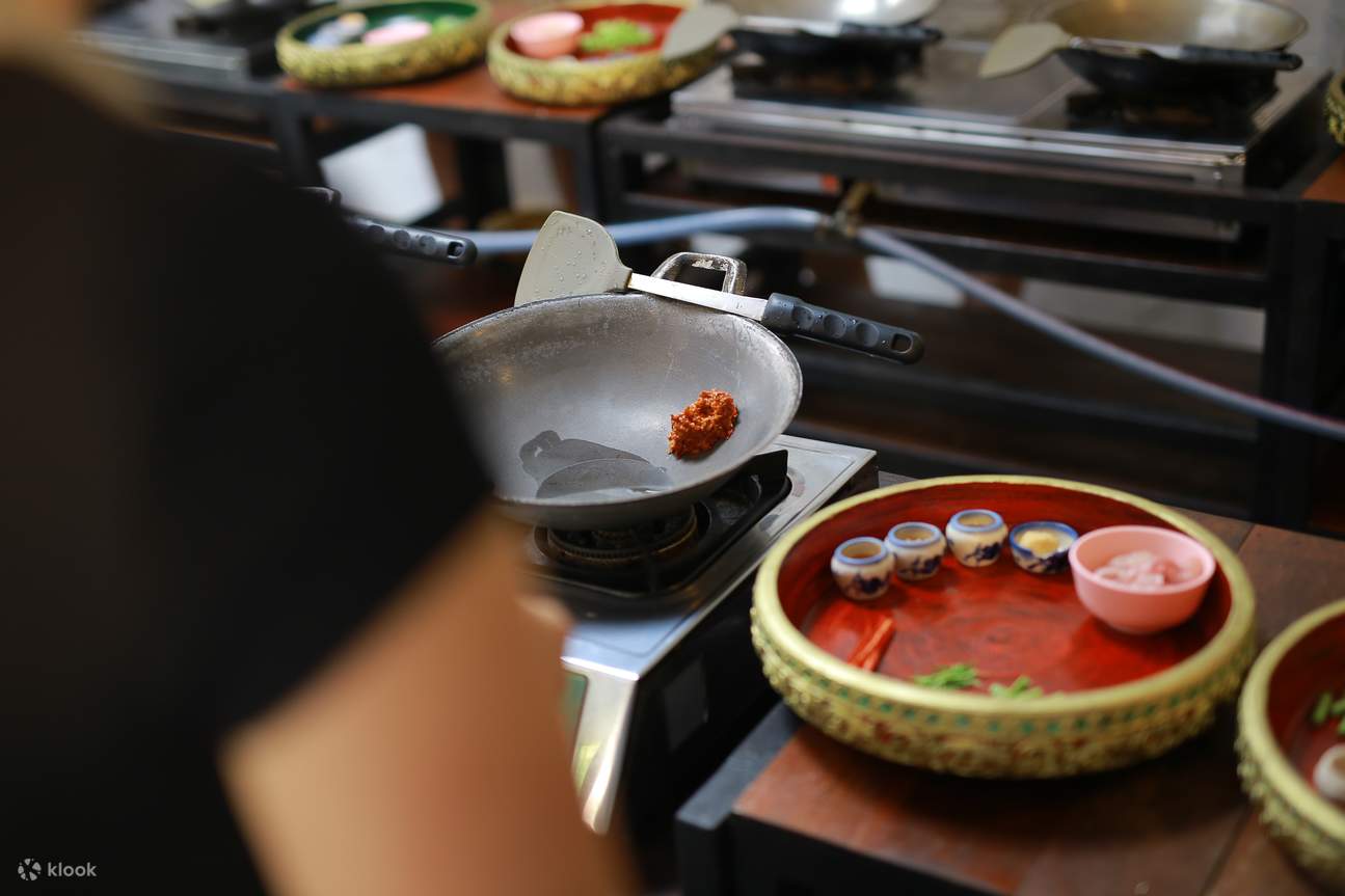 House of Taste | Lớp học nấu ăn Thái thực hành & Tour Chợ